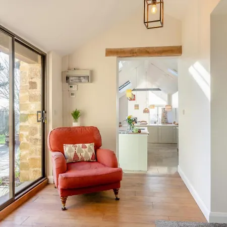 7 Bed In Oc-o39894 * Borrowby (North Yorkshire)