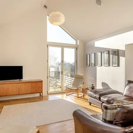 7 Bed In Oc-o39894 * Borrowby (North Yorkshire)