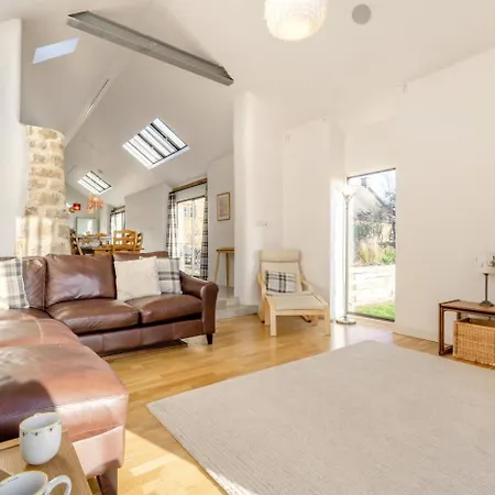 7 Bed In Oc-o39894 * Borrowby (North Yorkshire)