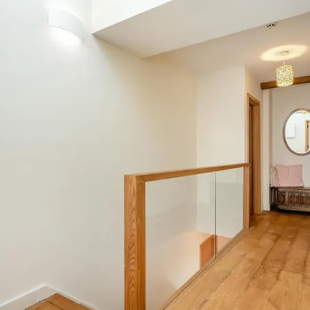 7 Bed In Oc-o39894 * Borrowby (North Yorkshire)