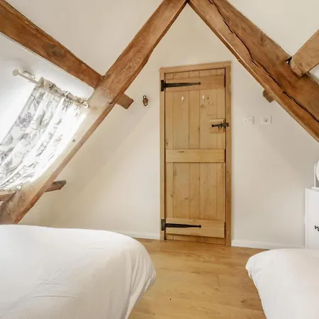7 Bed In Oc-o39894 * Borrowby (North Yorkshire)