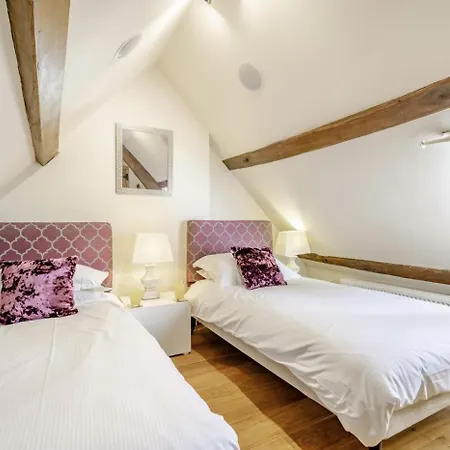 7 Bed In Oc-o39894 * Borrowby (North Yorkshire)